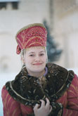 Женский жанровый фотопортрет в историческом костюме